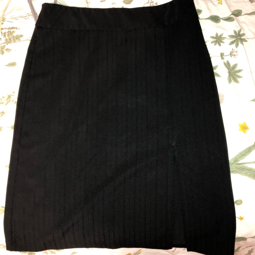 Poetry Black Fitted Skirt split (Size L)